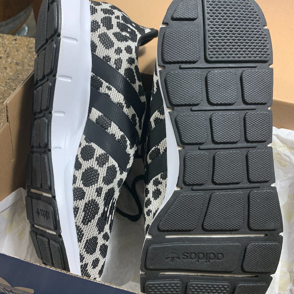 Adidas Swift Run Women's Size 9 Shoes